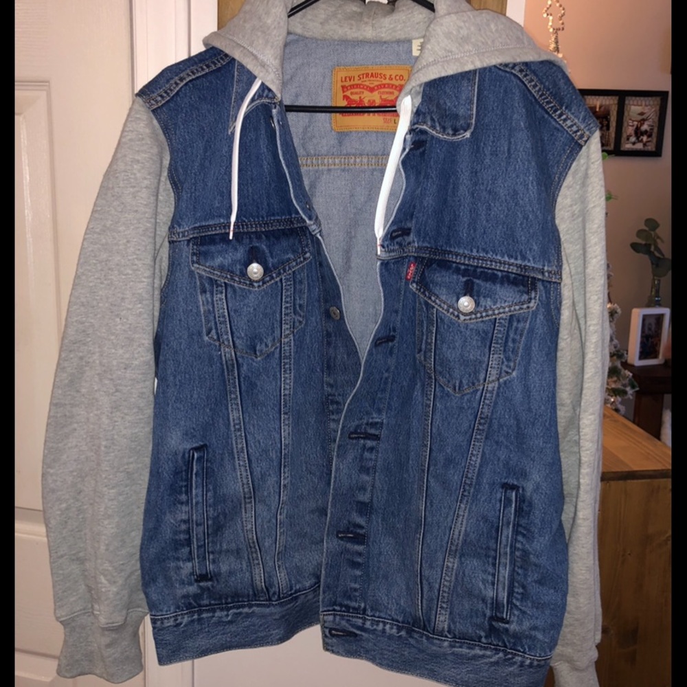 Authentic Levi’s hoodie denim jacket!